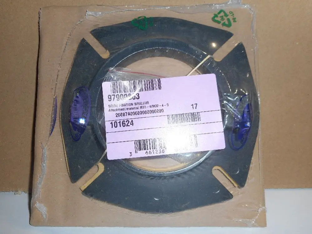 Schiebeflansch in transparenter Verpackung, beigelegt mit einem rosa Etikett. Markierung „Remeha“ und Artikelnummer sind sichtbar.